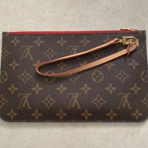 Louis Vuitton wristlet ( neverfull mm )